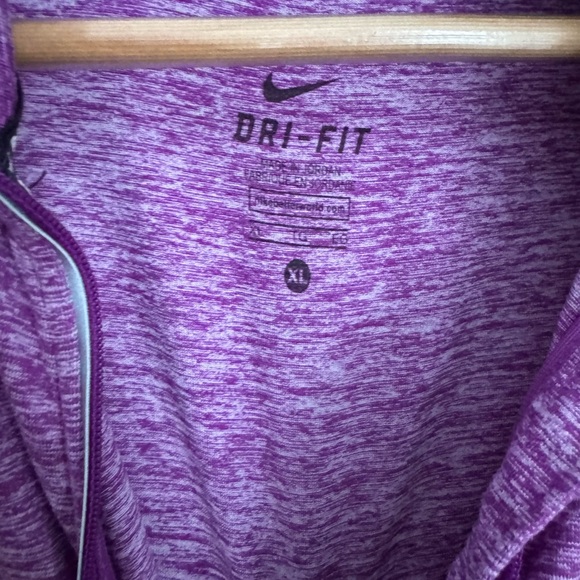 Nike dri fit top - Picture 4 of 4